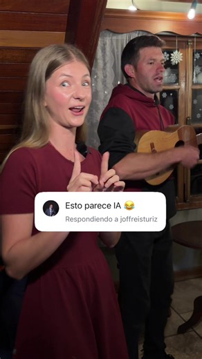 Hace unos días me visitó @elparrandin y les compartí un video. ✨LOS COMENTARIOS✨ 🤣🤣🤣🤣🤣 Ellos son parte de la tradición navideña de mi pueblo, Colonia Tovar, la pasamos finísimo cantando parrandas y echando cuentos 🤍✨ #parranda #venezuela #coloniatovar #navidad