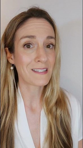 What is word stress? | English Pronunciation 💬