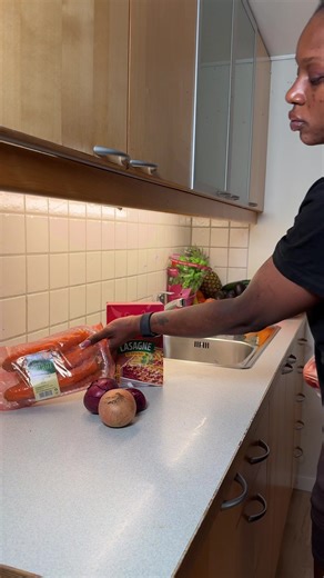 Should I still post without the voiceover ? 🥹 The asmr is so good 🤭 even better than this voiceover in my opinion . Not too much on me now , I just did this voiceover 5 minutes ago 🙃 #weekendroutine #sundayreset #cooking #lasagna