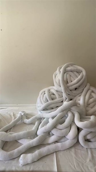 Giant Knitting Ideas and Techniques - Handknitting with Unique Yarn