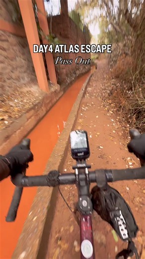 🚵 ATLAS ESCAPE · Day 4 Garmin Started this morning. But as I liked to start figured out that there is gps. Ok started the watch again. The plan been to go to Ourika valley from Asni over the P2005 climb and back through Tahannout. Climbing there is beautiful. Nearly perfect conditions. But as soon it’s get to the flat rolling segments and the villages it’s got muddy, broken streets & cars from Oukaïmeden. But a nice adventure. An adventure I haven’t asked for been that on the downhill towards O