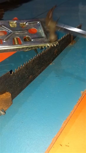 Watch Me Bring This Rusty Saw Back to Life — Quick DIY Fix!”*