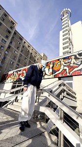 Ab morgen erhältlich! Der neuen adidas Berlin katapultiert dich direkt in die Vergangenheit. Er ist eine Anspielung an die City Series der späten 70er Jahre und wurde jetzt mit einem zeitgenössischen Twist versehen. Inspiriert von den klassischen Silhouetten des Samba und Handball, verfügen diese Kicks über eine schlanke Gummisohle, die uns zurück zu den 60er Jahren Ära der Trainer-Design bringt. ▶ bit.ly/HHV_adidas_Berlin_942610 | HHV Clothing