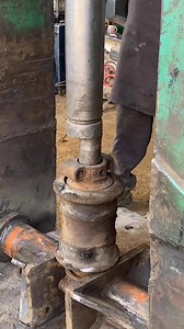 Excavator roller pin removing using Hydraulic Press machine #automobile #technology #restoration | Mechanical Engineering World