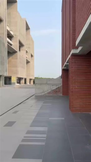 5.8K views · 158 reactions | The architectural design of Varendra University ❤️  Md Sakib Mahamud #vu_insiders #VarendraUniversity #Rajshahi #RajshahiCity | VU Insiders | Facebook