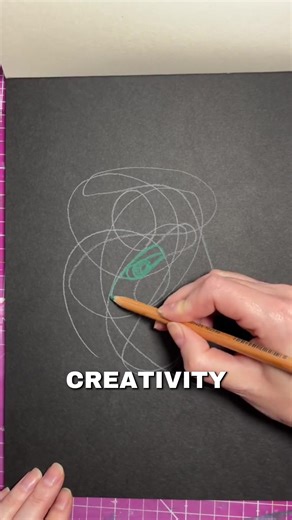 Creativity exercises can be super helpful when you get stuck in your head and just don’t know what to paint anymore. But art isn’t about perfection and overthinking - or at least it shouldn’t be. I struggle with this a lot, but simple exercises can help to let loose :) #painter #art #creativityexercise #exerciseoftheday #creativitykit #smallcreators #artroutine