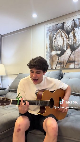 Versão Acústica do Clash Royale: Interpretação Pessoal