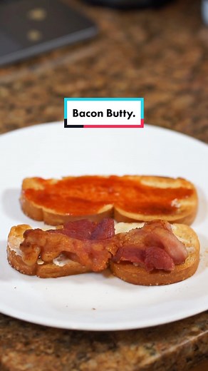 Trying a Traditional British Bacon Butty | Sando Stan Ep. 1