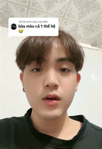 Thái Văn Hiếu: Expressive Hand Gestures Explained