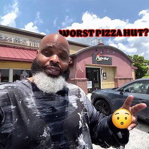 Pizza Hut New Dine-in Disater Pizza Review | Daym Drops