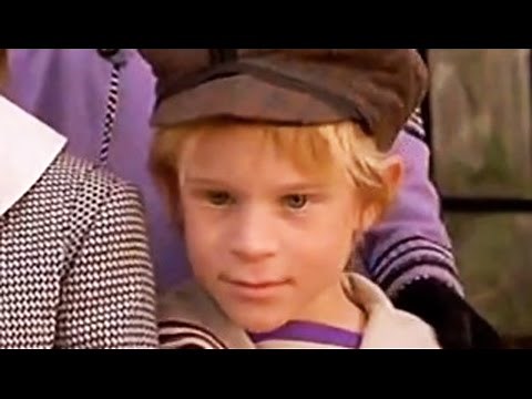 Movie Extras That Totally Ruined The Scene