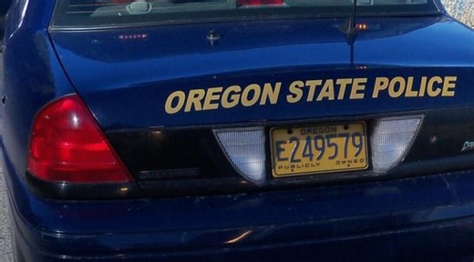 1 dead, 3 injured after 3-car crash on Oregon highway