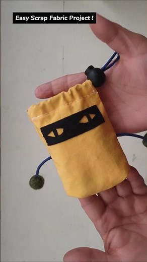 Scrap Fabric Tiny Drawstring Bag #sewingtutorial #bagcharm #upcycleproject #keychainbag