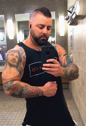 Gym Life Flexing in the Mirror 💪🤣 #gym #gymtok #gymmotivation #tattoos #muscle