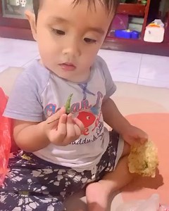 7.3K views · 58 reactions | A hilarious reaction of a baby eating chili pepper for first time | Make-Up & Hair Tutorials | Facebook