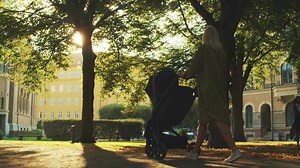 Déplacement aisé, vie plus facile Elle est fonctionnelle, flexible et colorée. Thule Spring vous facilite la vie ! | Thule | Facebook