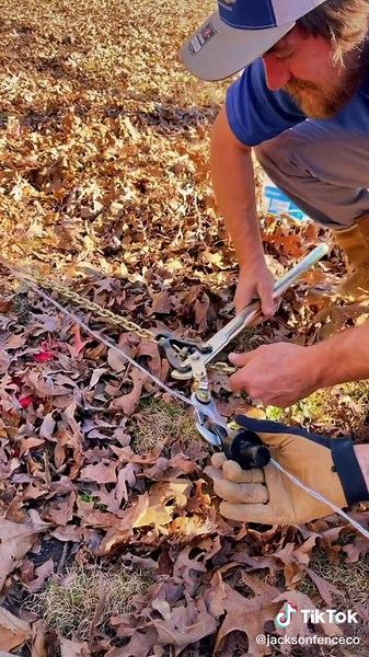 Innovative Wire Stretcher Tool for Efficient Fence Installation
