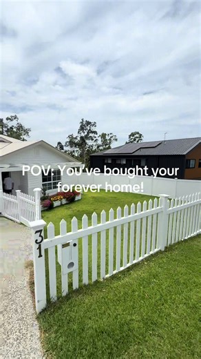 Stunning 5-Bedroom Home in Hamptons with Pool