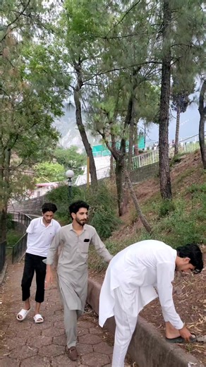 watch till end and don't under review 🤕 #trending #foryou #kashmiri @(فخرے طارق آباد) ✌🚩 @tiktok creators