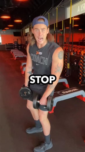 Austin Hendrickson on Instagram: "It’s easy for coaches to overcomplicate things… For the deadlift especially, there are a lot of cues you COULD give… but in a group class setting, there’s no time to get into the details! Here’s what I recommend: ✅ Shoulders down ✅ Abs tight ✅ Slight knee bend ✅ BUTT BACK! The “butt back” is the biggest takeaway from this! It’s a great cue to help folks who are untrained or unfamiliar! Sometimes when time is short, this is the only cue you’ve got in a mass setti