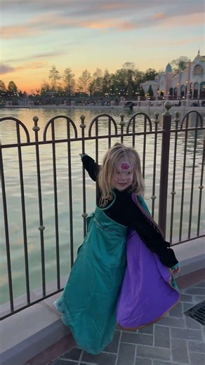 Your sign to book that Disney Paris trip this spring ✨ #disneylandparis #motherdaughter