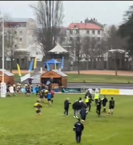 230K views · 498 reactions | VICHY FÉDÉRALE 3 VA S'IMPOSER À ST SAVIN grosse bousculade pour aller à la buvette derrière les poteaux | Occitanie.Catalogne.Rugby | Facebook