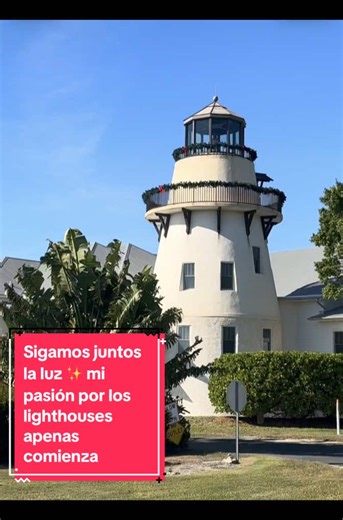 Este lighthouse en Everglades City, Florida, no es histórico ni oficial, pero sí tiene su encanto 🤍 Es un faux lighthouse ubicado dentro del Everglades Isle Luxury Motorcoach Resort & Marina. Aunque no fue construido como faro tradicional, funciona como una ayuda privada a la navegación, guiando a los botes que entran y salen de la marina. No todas las luces tienen siglos de historia… algunas simplemente siguen cumpliendo su propósito: guiar #lighthouse #everglades #parati #travel #ridewithme