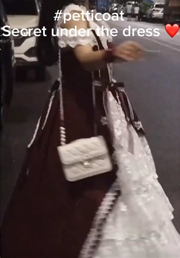 Stylish Petticoat Skirt Outfit Ideas for Retro Themes