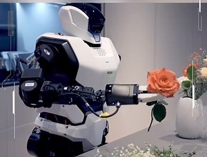 4.1K views · 45 reactions | Do you need such a robot to do your housework? #China #HarmonyOS #robot Credit to Douyin user 57938322414 | XuQinduo | Facebook
