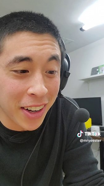 What would a keyboard look like if it were re-invented today with modern technologies? 🤔 well it appears Microsoft is taking a stab at it with their SwiftKey mobile keyboard #swiftkey #pc #pctips #keyboard #mryeester