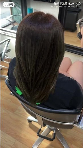 **甜酷风「坚果米粽」发色，挑染点亮层次感。****高层次剪切，精准塑造蓬松轮廓与灵动线条。****技术与美学的碰撞，让发型既有纹理又有态度，每一缕发丝都散发独特魅力。**珀斯李发师#西澳珀斯染发烫发