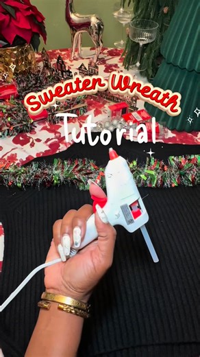 Betty✨757 Content Creator✨ on Instagram: "Diy Sweater Wreath I did 🙆🏾‍♀️ all night 😂 Would you try this? #christmas #diychristmas #TheRatchetProfessional #757 #diy"