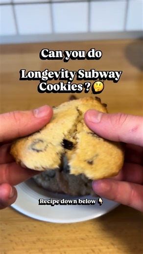 How to make healthy Subway Cookies? I want to eat cookies but the longevity way. That’s my receptive idea but there is more potential improvement (no flour for example) #subwaycookie #longevity #cookie #healthycookie
