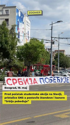 Pred početak akcije na Slaviji, pristalice SNS-a postavile štandove i banere “Srbija pobeđuje”