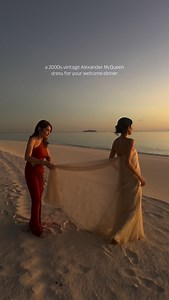 The perfect piece to set the tone for your wedding weekend 🐚 Our chic bride @lexmheit ✨ #niceprintwedding | Nice Print Photography & Exige Weddings