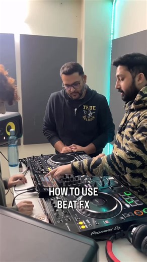 Sonic Labs | Best Music and DJ Academy| Delhi on Instagram: "How to use Beat FX Properly to achieve the best DJ transitions, Come learn with us in this short video. . . . . . . . #soniclabs #soniclabsstudio #musicstudio #recordingstudio #academy . (Dj Course , DJ academy , Music Courses , Tutorial , DJ teaching)"