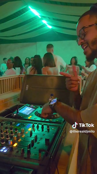 Join the Cream Party Experience