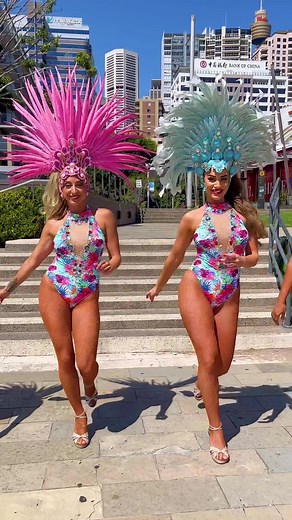 CARNAVAL TIME 🌈🌈🌈 #samba #sambanopé #dança #sambadance #sambadancers #passista #sambista #mardigras #worldpride #carnaval #carnavaltiktok #dançarina #sambando #sydney #brasil #whatson #dance #weekendvibes