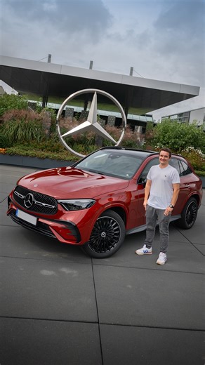 Mercedes-Benz Kundencenter on Instagram: "Was darf in der Konfiguration beim GLC nicht fehlen? ✨ In der neuen Folge von #MBDelivery erfahrt ihr, welche Besonderheiten sich Kevin bei seinem GLC unbedingt sichern musste. 🤩 Mit seinem neuen Stern im strahlendem Patagonienrot ging es für ihn von der Übergabe direkt an den Bodensee. Wann holt ihr euren Stern bei uns ab? #MBKundencenter #MercedesBenz"