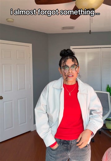 Jenny Hoyos: Dive into Her Unique Style and Persona