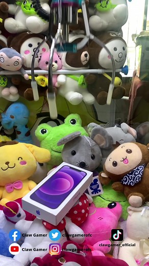 Winning an iPhone from a Mini Claw Machine | Unboxing iPhone from Claw Machine