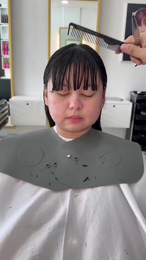 Flattering Full Bangs for Round Face Shapes