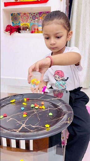 Tooktook milk bottle ki sari candy kaise ander karogi?