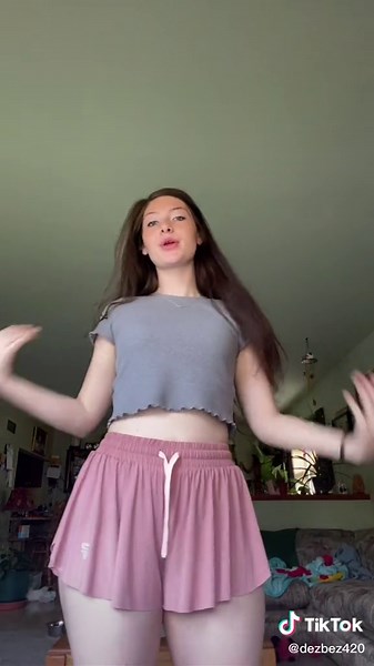 Dezbez420 (@dezbez420)’s videos with omg why are hot ppl using my sound - nanii ᥫ᭡