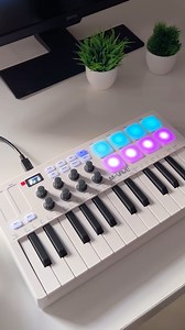 DV Midi | Loops & Covers on Instagram: "Unboxing M Vave SMK 25 USB Midi Keyboard 🎹 #mvave #midikeyboard #midicontroller #keyboard #piano #musicproducer #musicproduction"