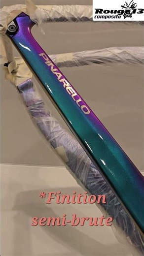 Réparation carbone sur une base de Pinarello avec un effet caméléon