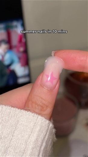 Summer Nails in 10 Mins: Y2K Muse Gel Strips