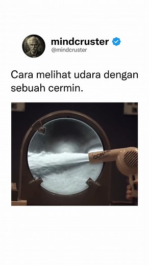 Inilah Schlieren Imaging, metode untuk melihat pergerakan udara / gas yang tidak terlihat oleh mata manusia. 📸 Alatnya terdiri dari kamera, lensa cekung, silet, dan lampu LED. 🔆 Cara kerjanya dengan memanfaatkan perubahan indeks bias yang dilalui oleh cahaya. ✈️ Peneliti menggunakan metode ini dalam bidang aerodinamika untuk mempelajari pergerakan udara, turbulensi, tekanan, dan lain-lain. Credits: Harvard Natural Sciences Lecture Demonstrations Ikuti @mindcruster untuk konten menarik tiap har