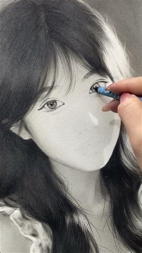 Perfect drawing cannot be without light! #drawing #charcoaldrawing #portraitdrawing #charcoalshading