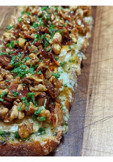 Receta Viral de Queso Camembert con Tocino y Nueces